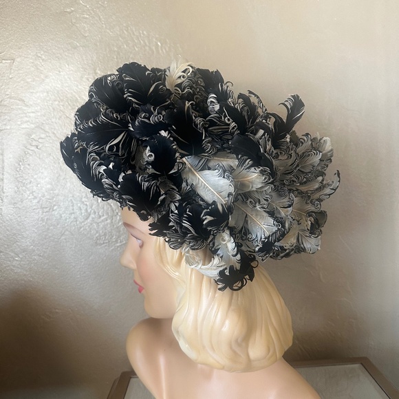 MASTERPIECE JACK MCCONNELL IVORY/BLACK CURLY FEATHER HAT + RHINESTONE BROOCH main image 4